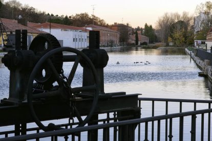 Barrio de La Victoria. Dársena del Canal de Castilla en La Victoria en la actualidad. - PHOTOGENIC