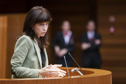 La portavoz socialista, Ana Redondo, durante su intervención en el pleno de las Cortes de Castilla y León-Efe