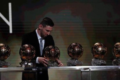 Messi con sus seis balones de oro.-FRANÇOIS MORI/ AP