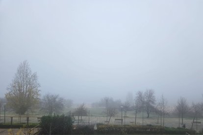 Bancos de niebla durante la jornada del domingo en Valladolid - E.M.