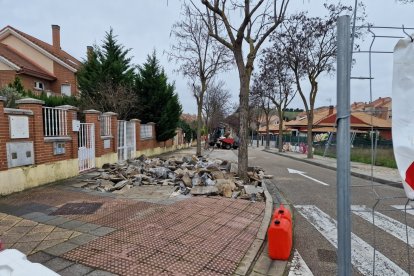 La calle Pesqueras de Arroyo de la Encomienda en Valladolid en obras. AYTO. E.