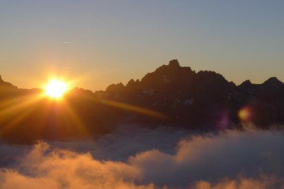 Puesta de sol vista desde el refugio Diego Mella.-N.S.