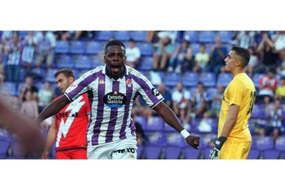 Cédric festeja uno de los goles ante el Rayo. / PHOTOGENIC