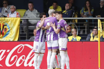 Fresneda celebra el gol de Amallah en La Cerámica. / LA LIGA