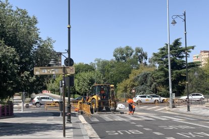 Obras en la plaza de Poniente que han obligado a cortar el tráfico. - EUROPA PRESS