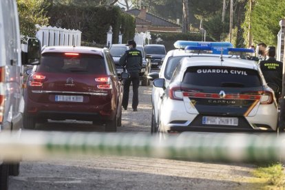 La Guardia Civil, en una imagen de archivo, durante el registro de la casa de Óscar S. M.-E. M.