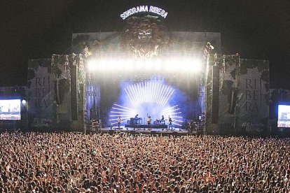 El concierto de Izal el sábado por la noche se convirtió en uno de los más multitudinarios de esta edición.-RODRIGO MENA-SONORAMA RIBERA