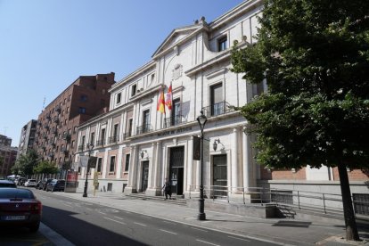 Audiencia Provincial en la calle Angustias del barrio de San Pablo.- J.M. LOSTAU