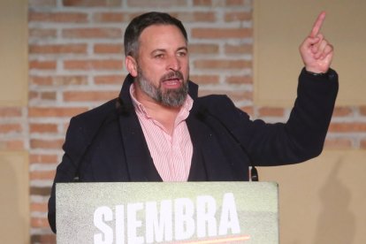 Santiago Abascal, en una imagen de archivo celebrando el resultado de VOX en la autonómicas la noche electoral del 13 de febrero.-ICAL