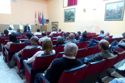 Un momento de la charla ofrecida por Carlos Lacasta en Lerma.-ECB