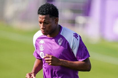 Gonzalo Plata, entrenando en los Anexos de Zorrilla. / IÑAKI SOLA / RVCF