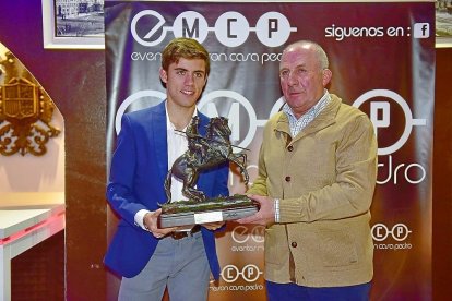 Guillermo Hermoso, recibiendo el premio.-JOSÉ SALVADOR