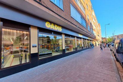 Nuevo Gadis en la Avenida de Segovia de Valladolid