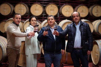 Los hermanos Juan Antonio, Pilar, Miguel y Sergio Vaquero, en las instalaciones de Bodegas Sinfo. E.M.