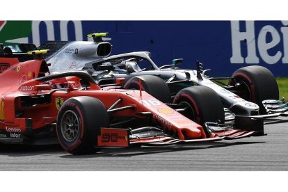 Charles Leclerc y Valtteri Bottas.-EFE / EPA / DANIEL DAL ZENNARO