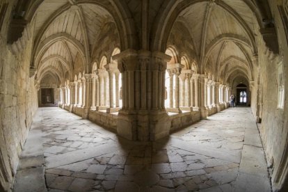 Claustro del Monasterio de Santa María la Real de Aguilar de Campoo.-ICAL