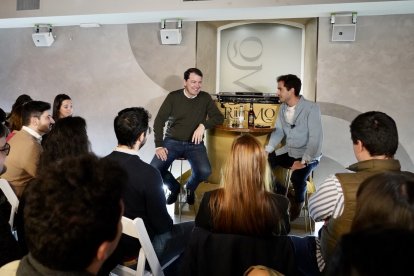 El presidente del PP de Castilla y León, Alfonso Fernández Mañueco, mantiene un encuentro con jóvenes de Nuevas Generaciones de Valladolid. ICAL