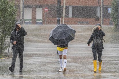 Temporal de lluvia y viento en Valladolid. -PHOTOGENIC