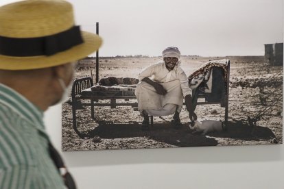Exposición 'La vida de los otros' en una de las salas del Teatro Zorrilla. - ICAL