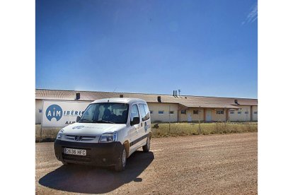 Instalaciones del centro de inseminación porcina de AIM Soria en Esteras de Lubia, en el término de Almenar.-CEDIDA