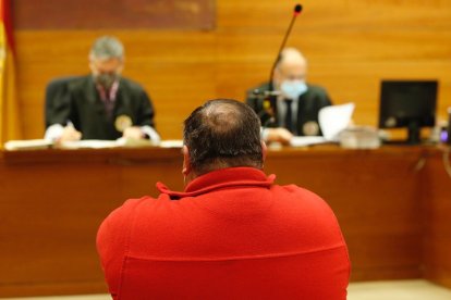 Juicio del camionero que provocó el accidente con dos muertos en Cabezón. J. M. LOSTAU