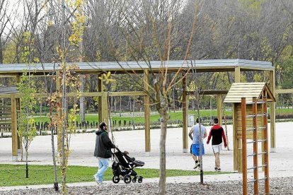 Vecinos del municipio vallisoletano de Arroyo de la Encomienda, el que registró el mayor saldo vegetativo de Castilla y León.-J.M. LOSTAU