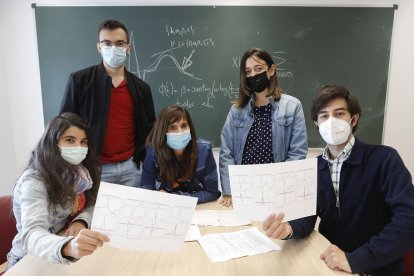 JUAN MIGUEL LOSTAU. 22/09/2021. VALLADOLID. COMUNIDAD DE CASTILLA Y LEÓN. CRISTINA RUEDA CON SU EQUIPO EN LA FACULTAD DE CIENCIAS.