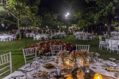 Ambiente de una celebración de boda que se organizan en este entorno idílico cagado de historia, naturaleza y romanticismo. Un equipo de profesionales cuidan hasta del más mínimo detalle.-L. P.