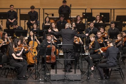 Músicos de la OSCyL Joven, en un concierto. | E. M.