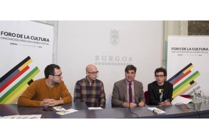 Presentación de las investigaciones ‘Artes escénicas y personas con discapacidad intelectual’, de Javier Gómez González (2ºI), y ‘Procesos de creación y producción escénica en la ciudad de Burgos’, de Rubén de Miguel Ezquerra (D), dentro de los trabajos d-Ical