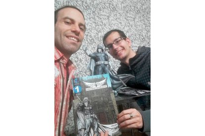 El ilustrador Javier Monja y el escritor Frank Peñas presentan el primer número de ‘Silver Knight’