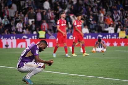 Larin, cabizbajo tras el descenso.