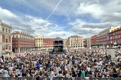 Ambiente previo al concierto de Rels B en Valladolid. / FiestasVLL