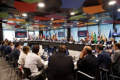 Vista general de la Asamblea Extraordinaria de La Liga celebrada este lunes.-LFP
