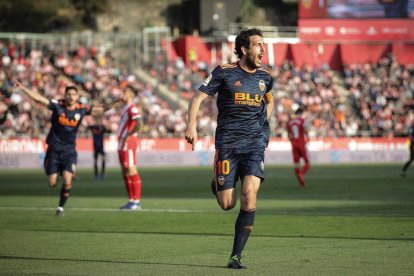 Parejo, nuevo internacional, celebra un gol con el Valencia.-EFE