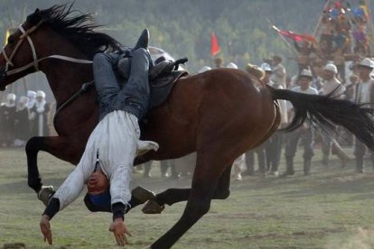 Exhibición de un jinete.-Foto: AFP / VYACHESLAV OSELEDKO