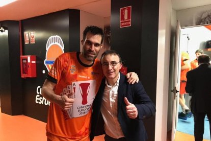 Fernando San Emeterio y Chechu Mulero tras la consecución de la cuarta Eurocup.-E. M.