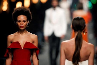 Un momento del desfile de Pedro del Hierro.-/ EFE / JAVIER LÓPEZ