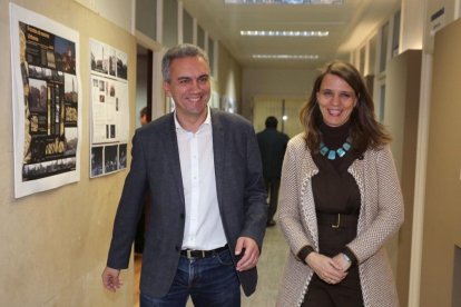 l candidato del PSOE por Valladolid al Congreso Javier Izquierdo se reúne con la presidenta de la Confederación Vallisoletana de Empresarios (CVE), Ángela de Miguel.-ICAL