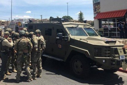 Agentes de la policía en el lugar del tiroteo.-AFP / JOEL ANGEL JUAREZ