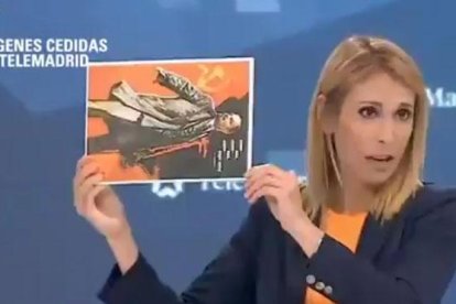 Silvia Saavedra (Ciudadanos) muestra una imagen de Lenin en el debate de Telemadrid. / TELEMADRID / TWITTER-TELEMADRID / TWITTER