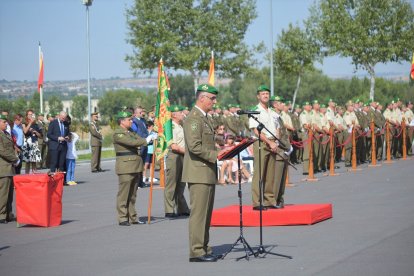 Alocución del Teniente Coronel Palomo en la base militar El Empecinado durante la entrega del Mando del GMANTO II/61. -E.M.