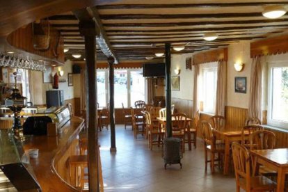 Aspecto del comedor del bar restaurante Gredos de Hoyos del Espino, en Ávila.-LP