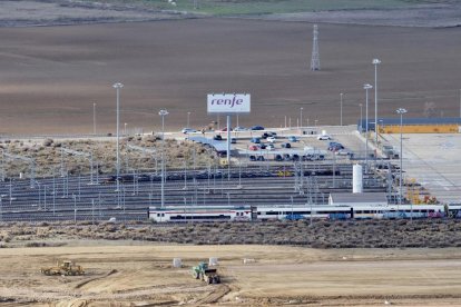 Imágenes de la playa de vías de los nuevos talleres de Renfe en el paraje de San Isidro. -PHOTOGENIC