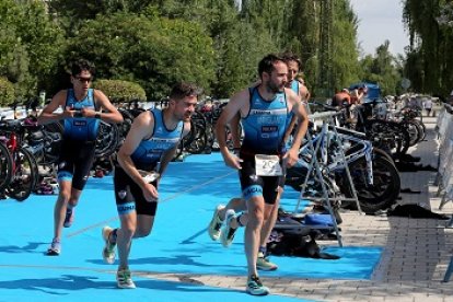 Transición del Laguna de bicicleta a carrera a pie.