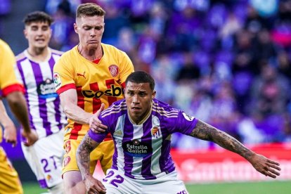 Darwin Machís con la camiseta del Real Valladolid antes de ser cedido al Cádiz. / RVCF