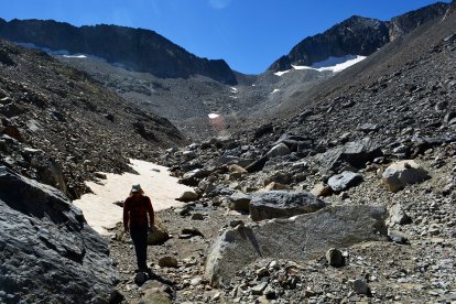 Bajada desde el glaciar y glaciar rocoso de La Paúl. EL MUNDO.