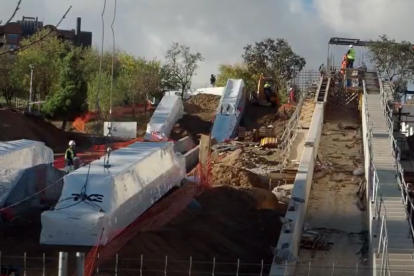 Comienza la instalación de las escaleras y rampas mecánicas de la ladera este de Parquesol. Photogenic