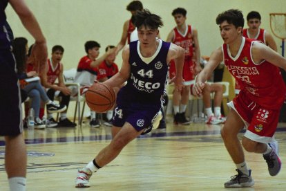 Imagen del derbi entre Real Valladolid Baloncesto y CB La Flecha en la Final Four cadete masculina autonómica. / RVB