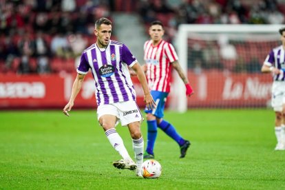 Kiko Olivas durante el choque ante el Sporting. / IÑAKI SOLA / RV